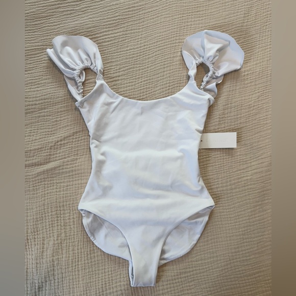 Londre Ruffle Shoulder One Piece Swimsuit - Picture 3 of 4